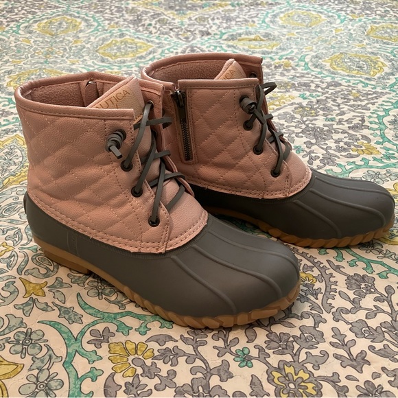 nautica • dorsay rubber toe duck boot in blush/grey - Picture 4 of 13